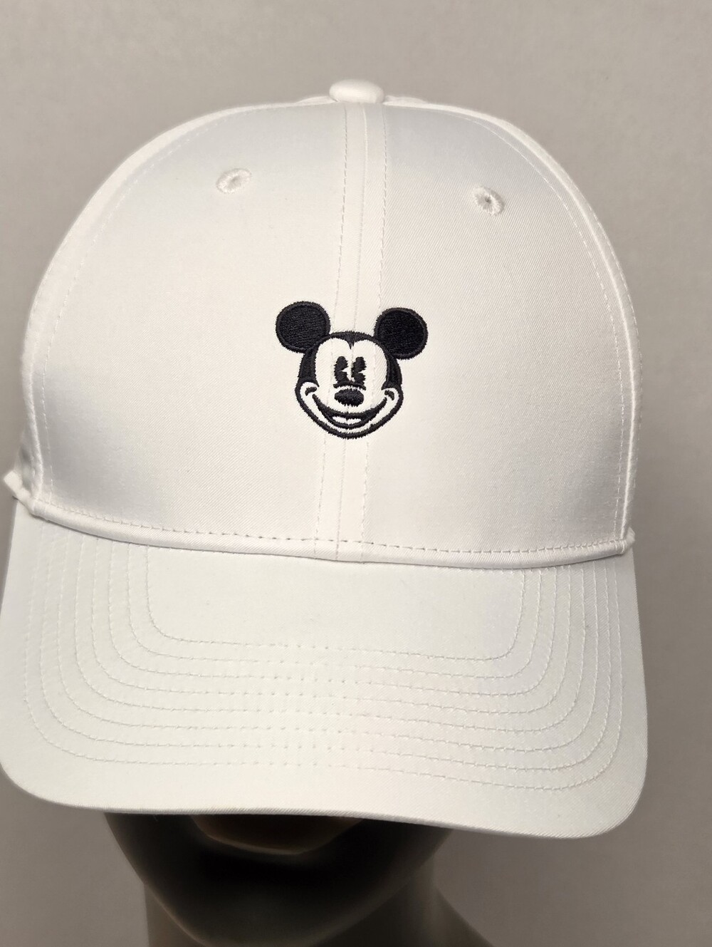 Disney Parks Nike Dri-Fit Club Cap White Mickey Mouse Baseball Hat Size M/L
